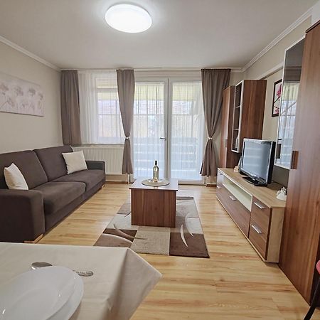 To Apartman Gunarasfuerdo Dombovar Luaran gambar