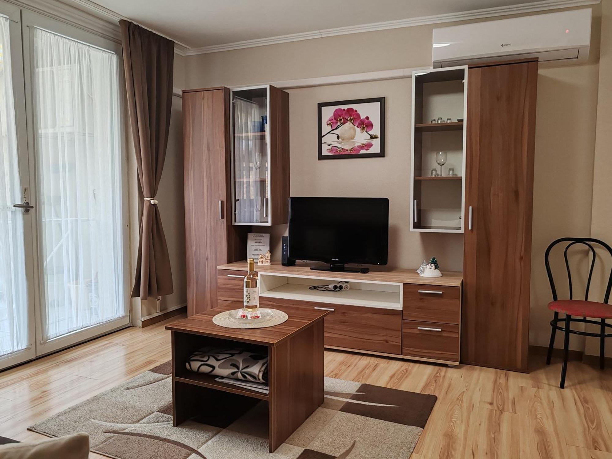 To Apartman Gunarasfuerdo Dombovar Luaran gambar