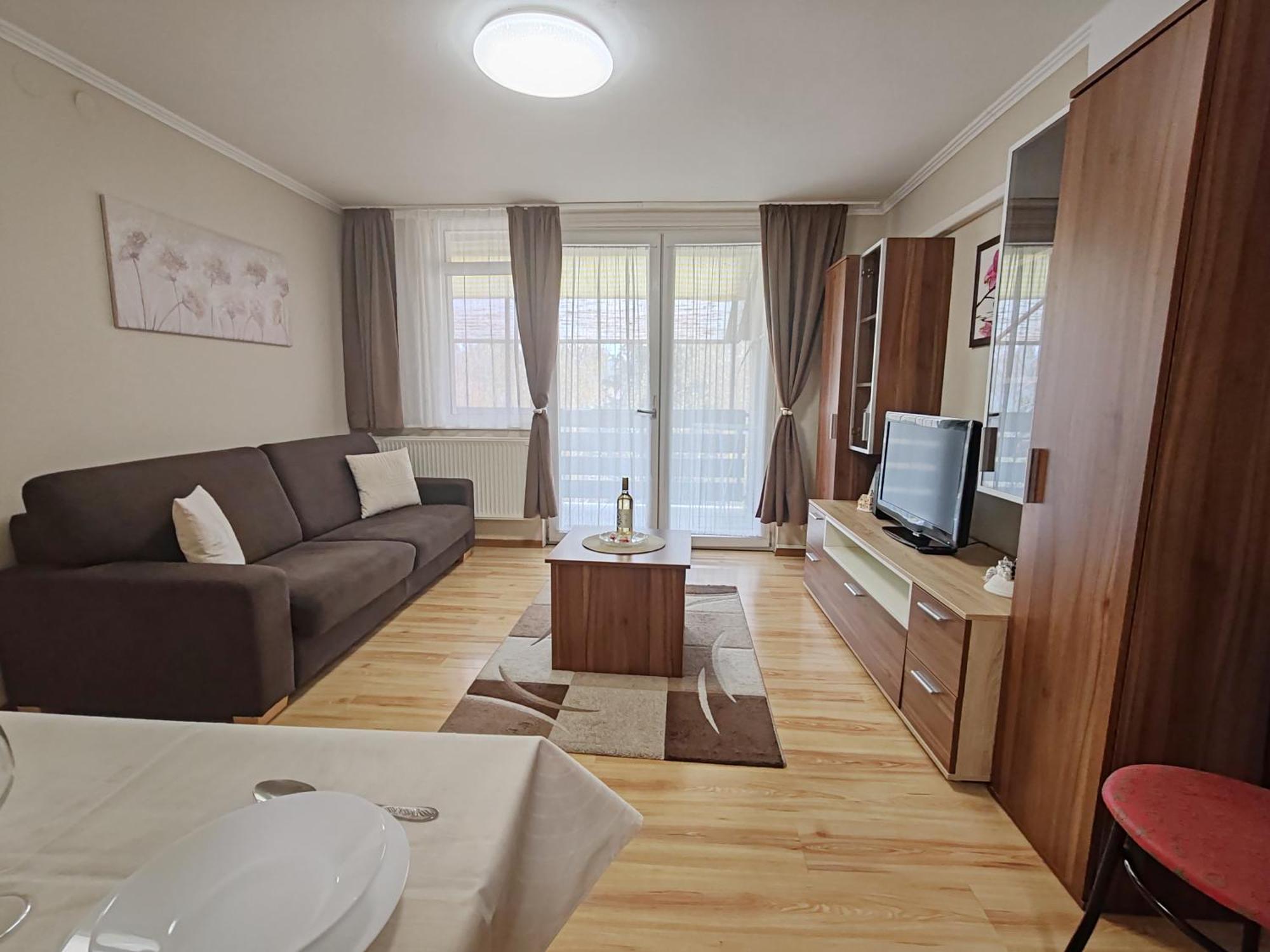 To Apartman Gunarasfuerdo Dombovar Luaran gambar