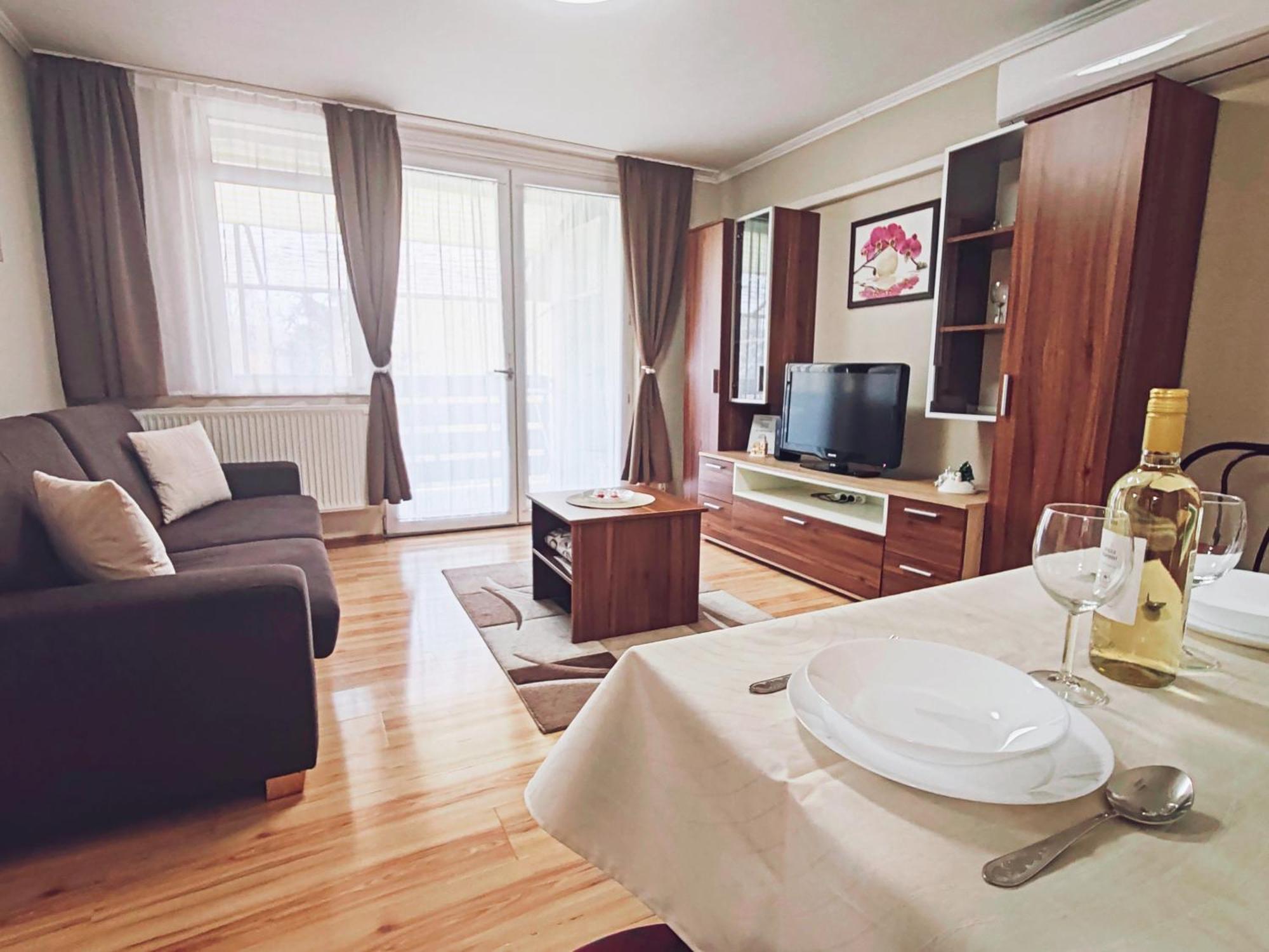 To Apartman Gunarasfuerdo Dombovar Luaran gambar