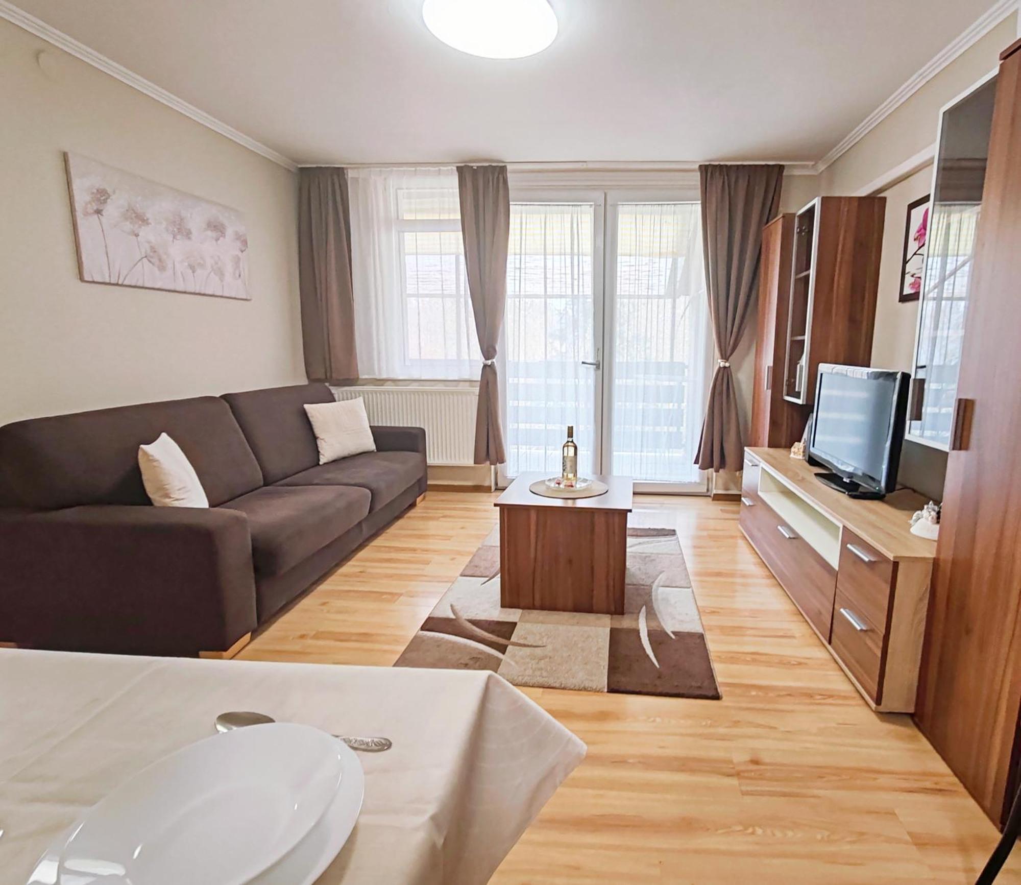To Apartman Gunarasfuerdo Dombovar Bilik gambar